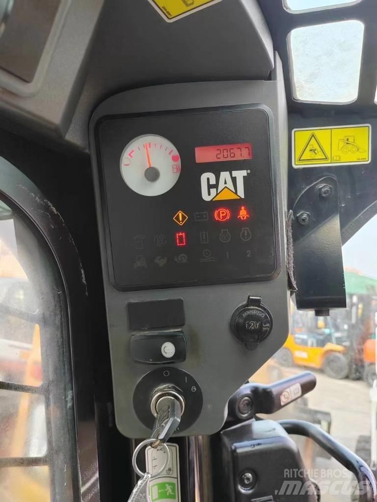 CAT 246 C Minicarregadeiras