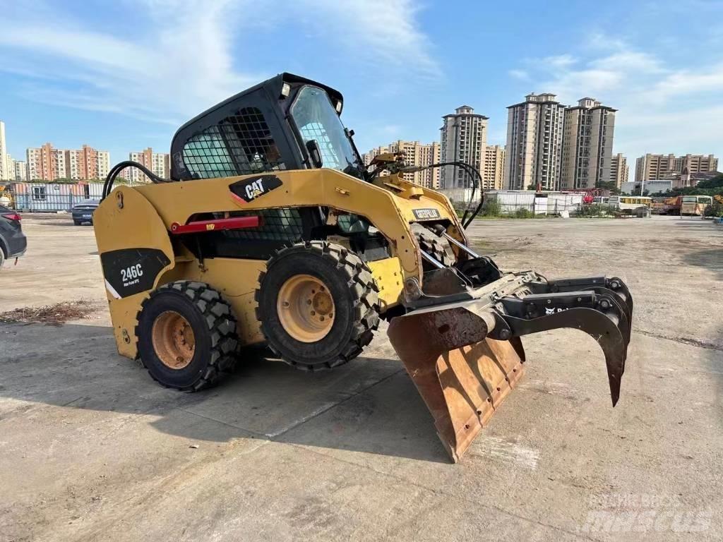 CAT 246 C Minicarregadeiras