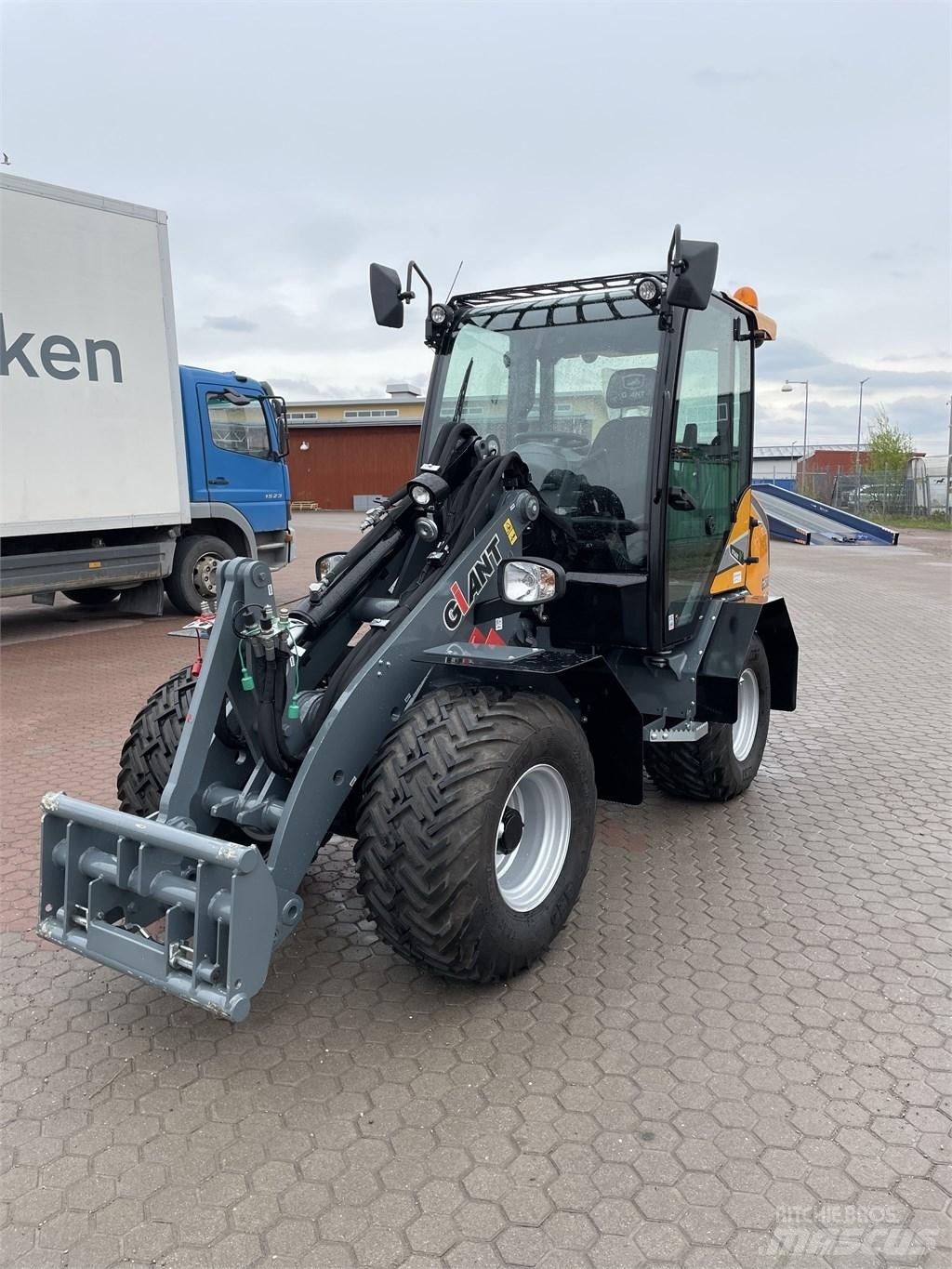 GiANT G3500 X-TRA Minicarregadeiras