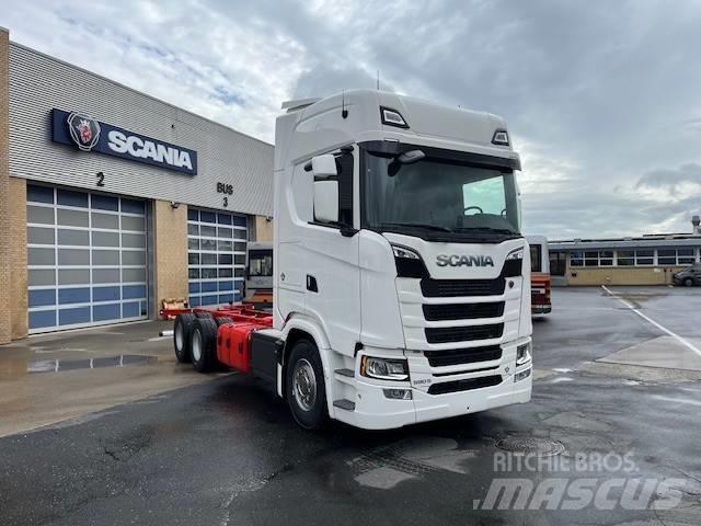 Scania S 590 Camiões de chassis e cabine