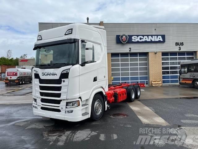 Scania S 590 Camiões de chassis e cabine