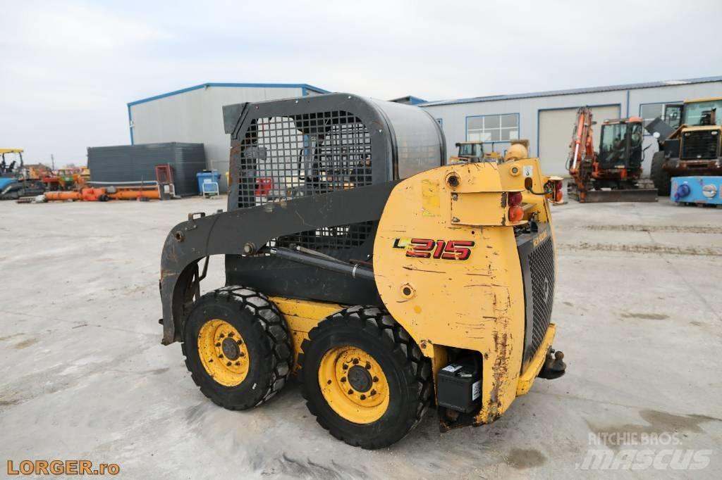 New Holland L 215 Minicarregadeiras