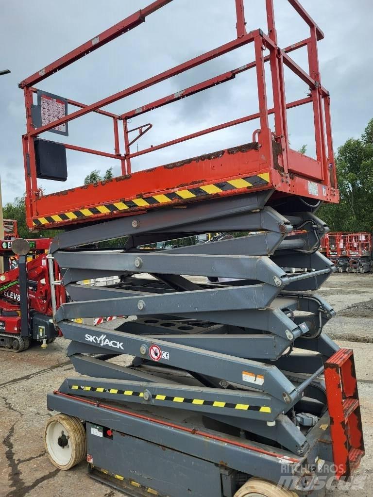 SkyJack 46/32 Elevadores de tesoura