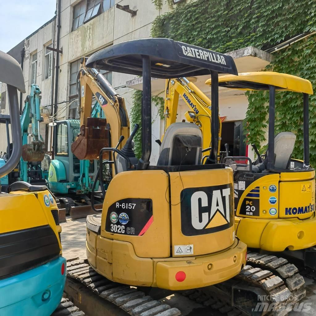 CAT 302 Miniescavadeiras