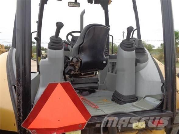 CAT 420F Retroescavadeiras