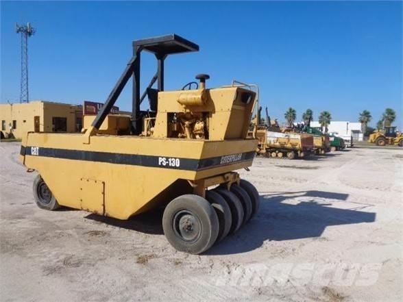 CAT PS-130 Cilindros Compactadores de pneus