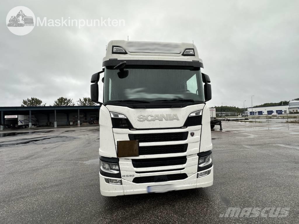Scania R 540 Caminhões de caixa fechada