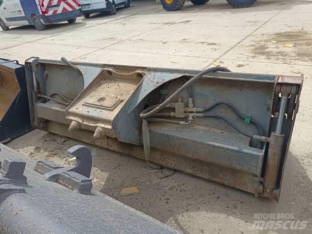 Mecalac 4x1 Baldes