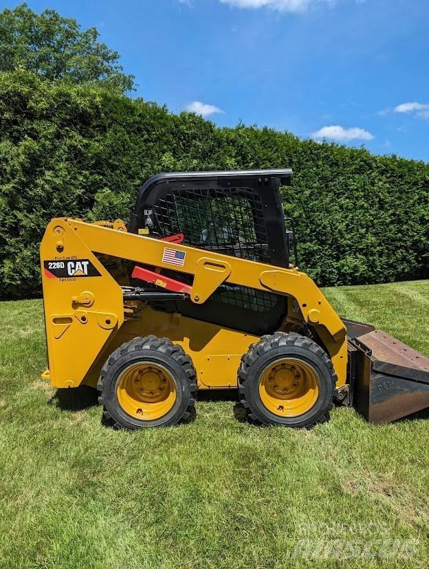 CAT 226 D Minicarregadeiras