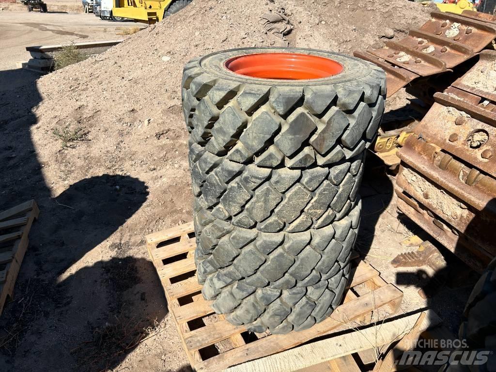 Bobcat 10x16.5 Tires Pneus