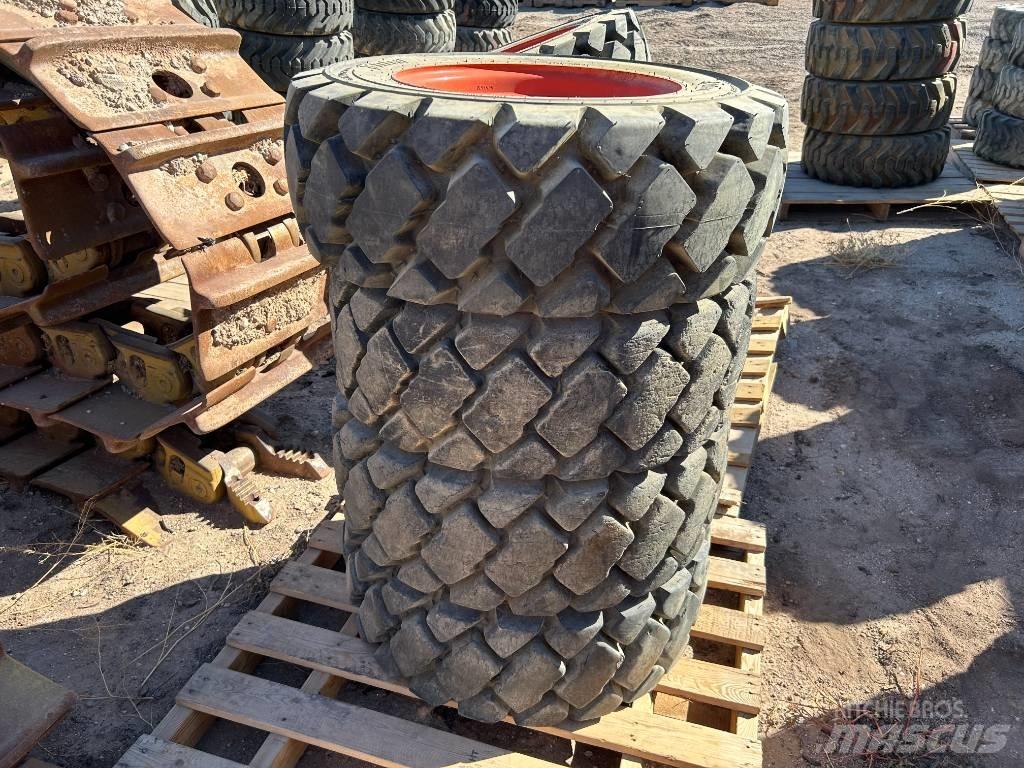 Bobcat 10x16.5 Tires Pneus