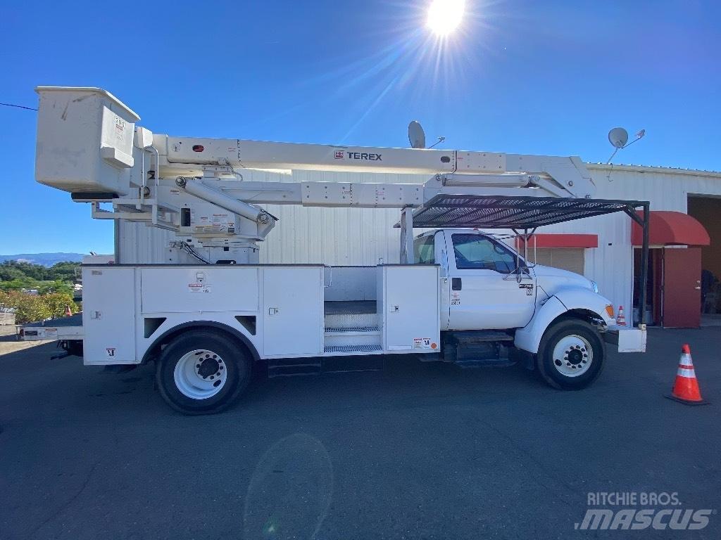 Ford F 750 SD Plataformas aéreas montadas em camião