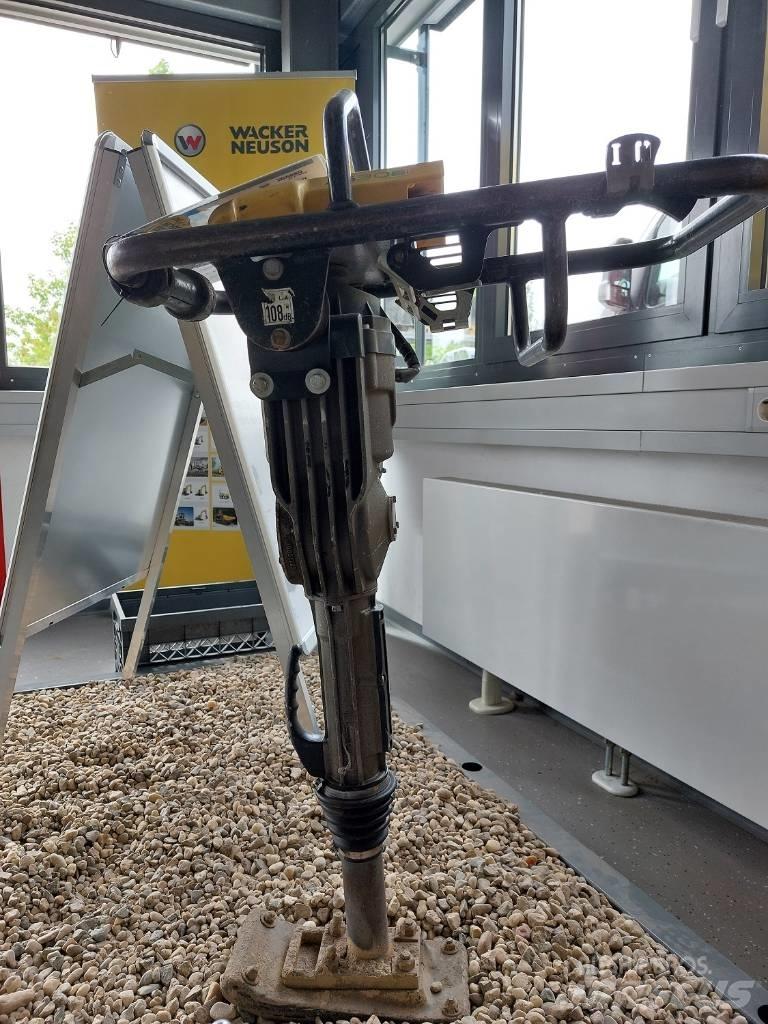 Wacker Neuson AS30e Saltitões