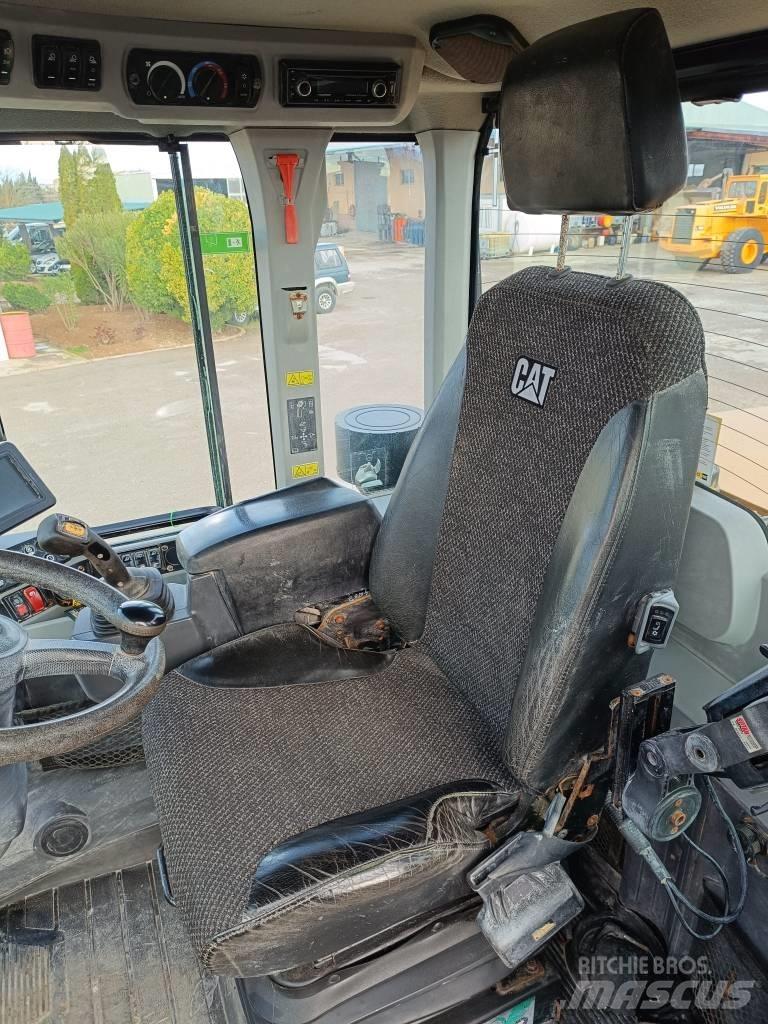CAT 930M Carregadeiras de rodas