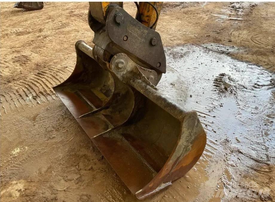 JCB JS 130 LC Escavadeiras de esteiras