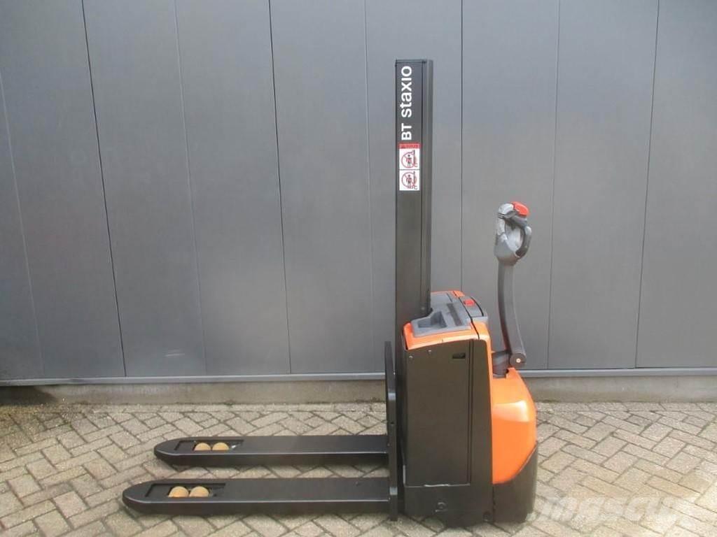 BT SWE 080L Empilhador para operador externo