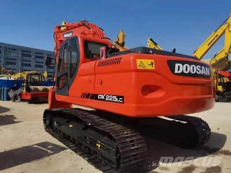 Doosan DX 225 Escavadeiras de esteiras