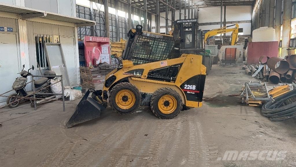 CAT 226 B Minicarregadeiras