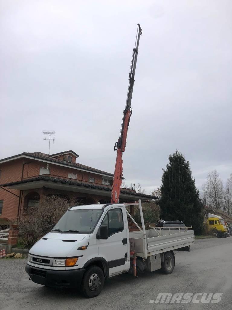 Iveco Daily 35-130 Caminhões de caixa fechada