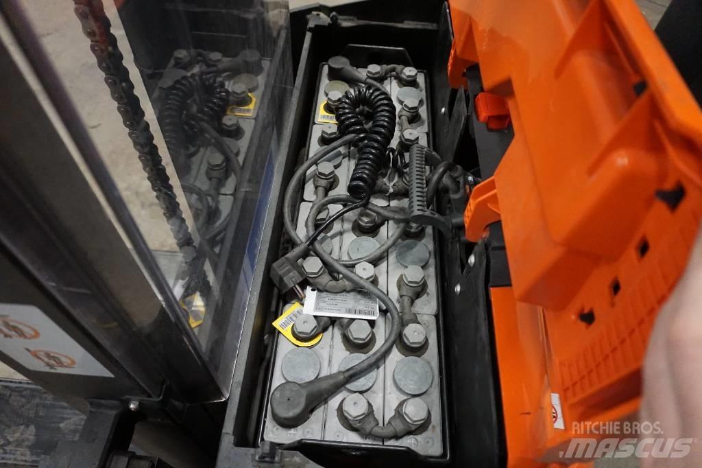 Toyota SWE100 Empilhador para operador externo