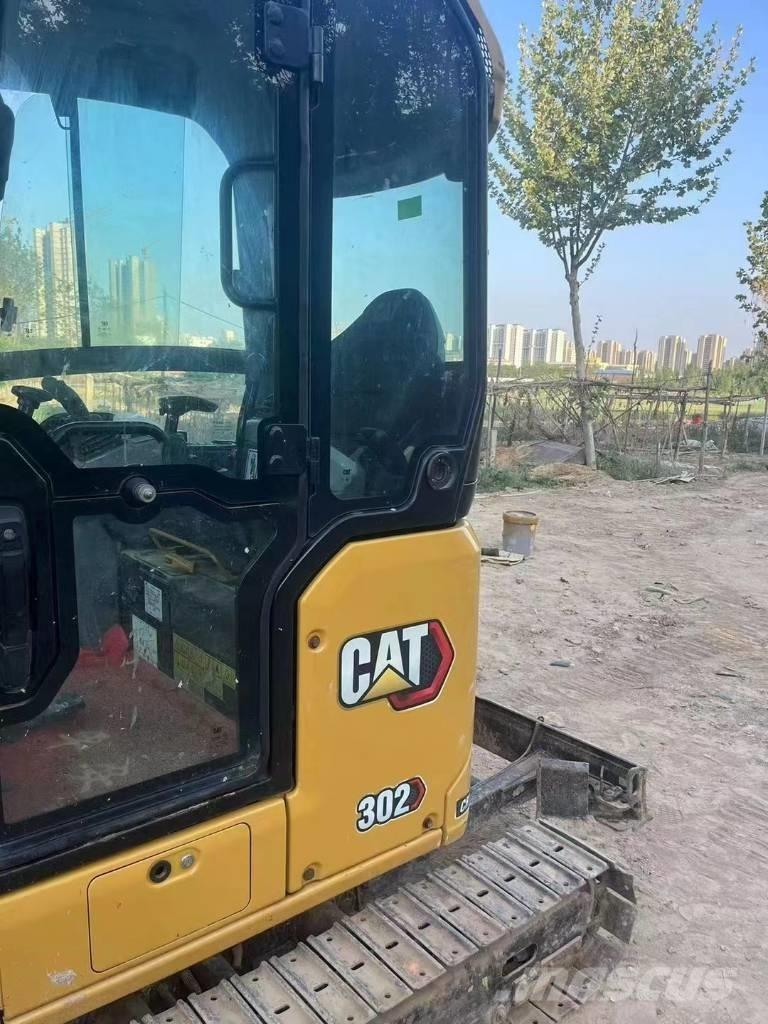 CAT 302 Miniescavadeiras