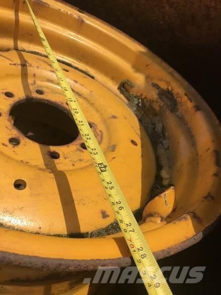  MASSEY REAR WHEEL Pneus