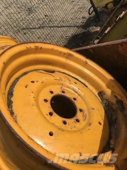  MASSEY REAR WHEEL Pneus