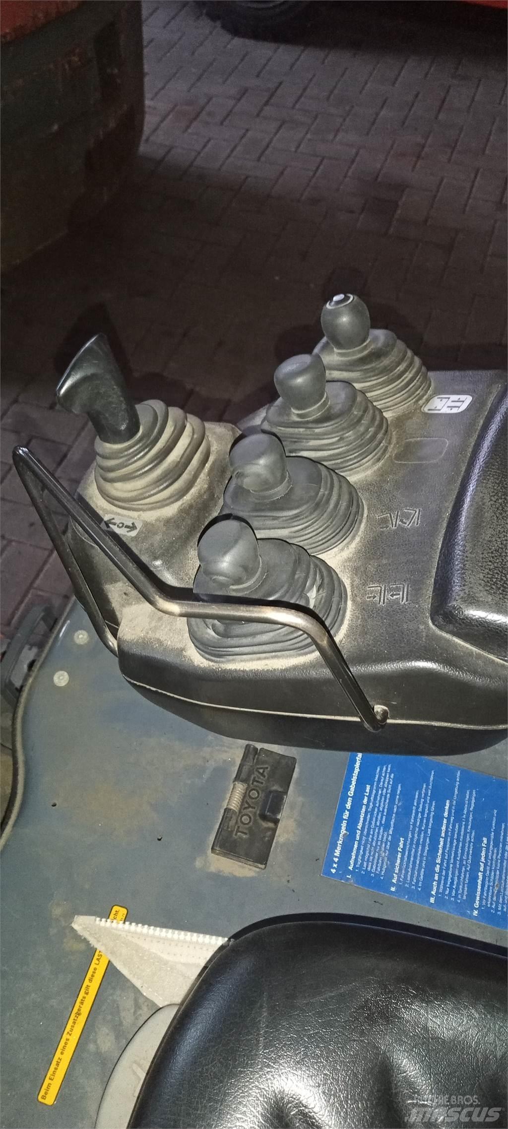 Toyota 8FBEKT18 Empilhadores eléctricos