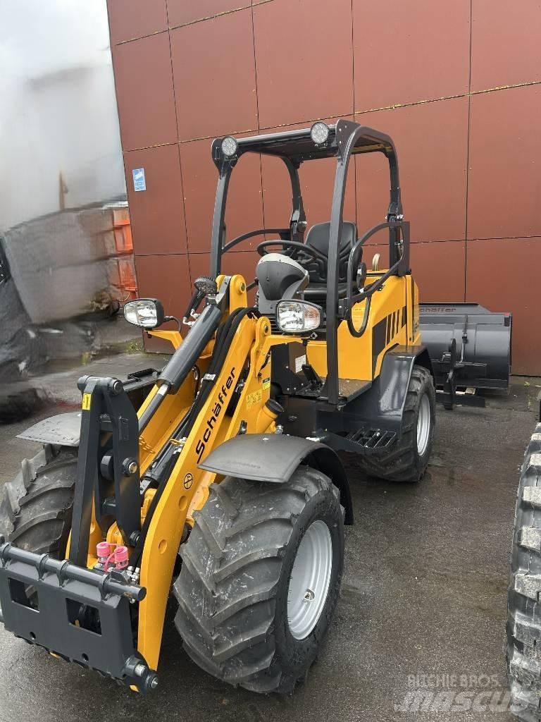 Schäffer 2445S Minicarregadeiras