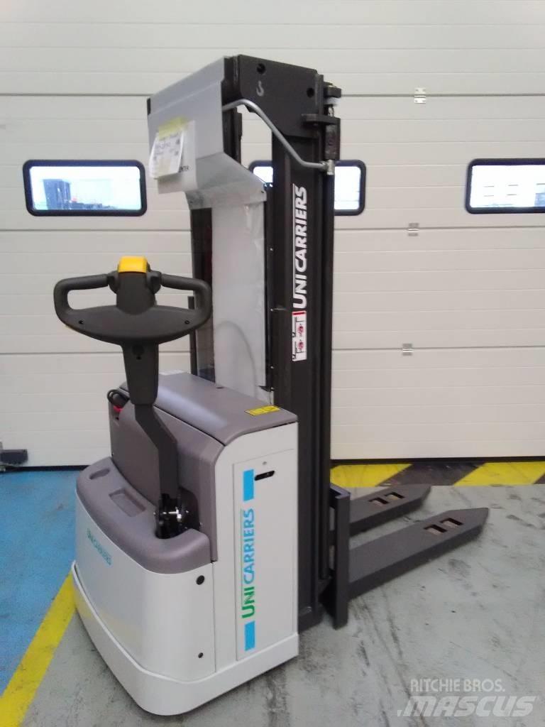 UniCarriers PSH200 Empilhador para operador externo