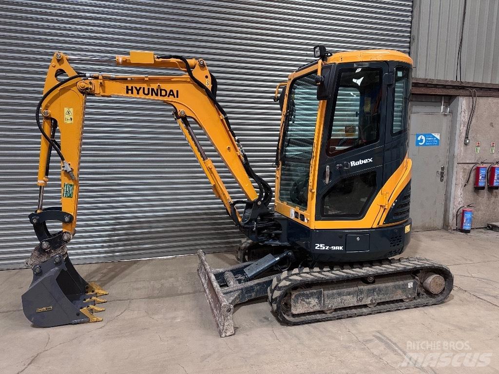 Hyundai R25Z-9 AK Miniescavadeiras