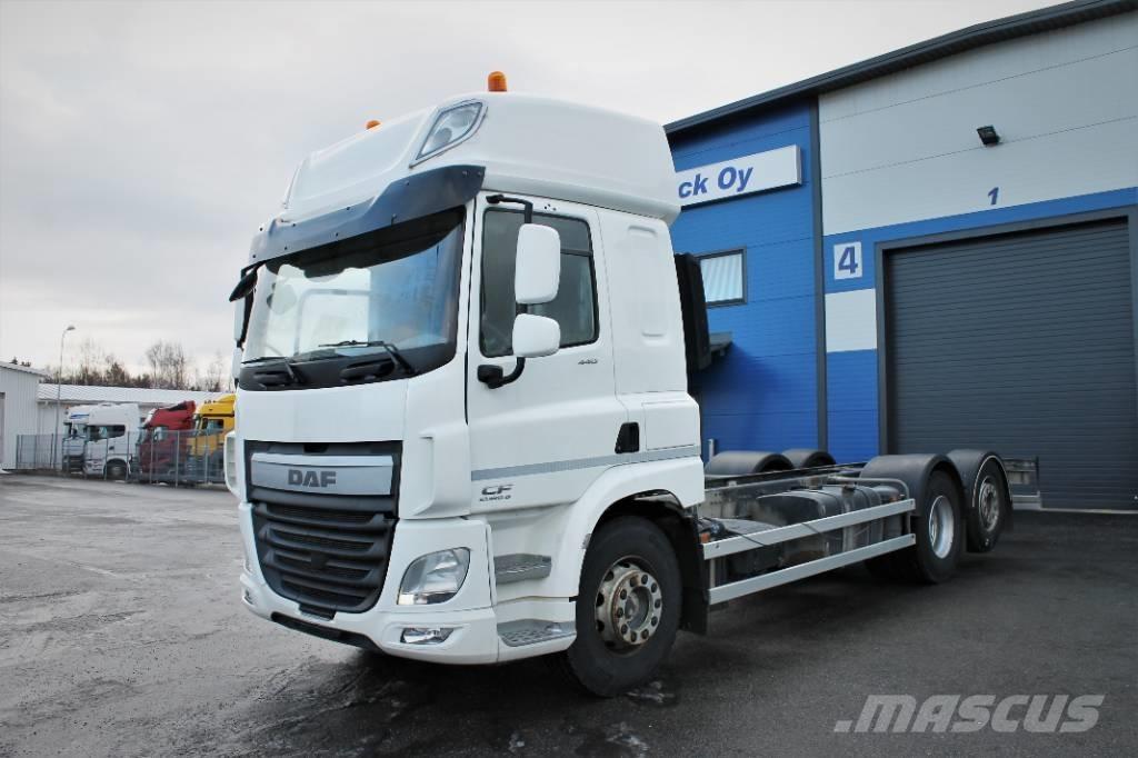 DAF CF 440 FAN Camiões de chassis e cabine