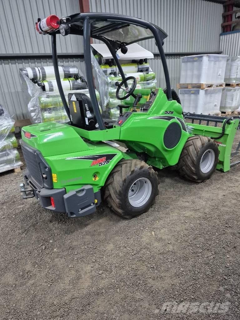 Avant 528 Carregadora multifunções