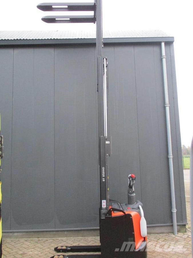 Toyota SPE120 Porta-paletes com plataforma