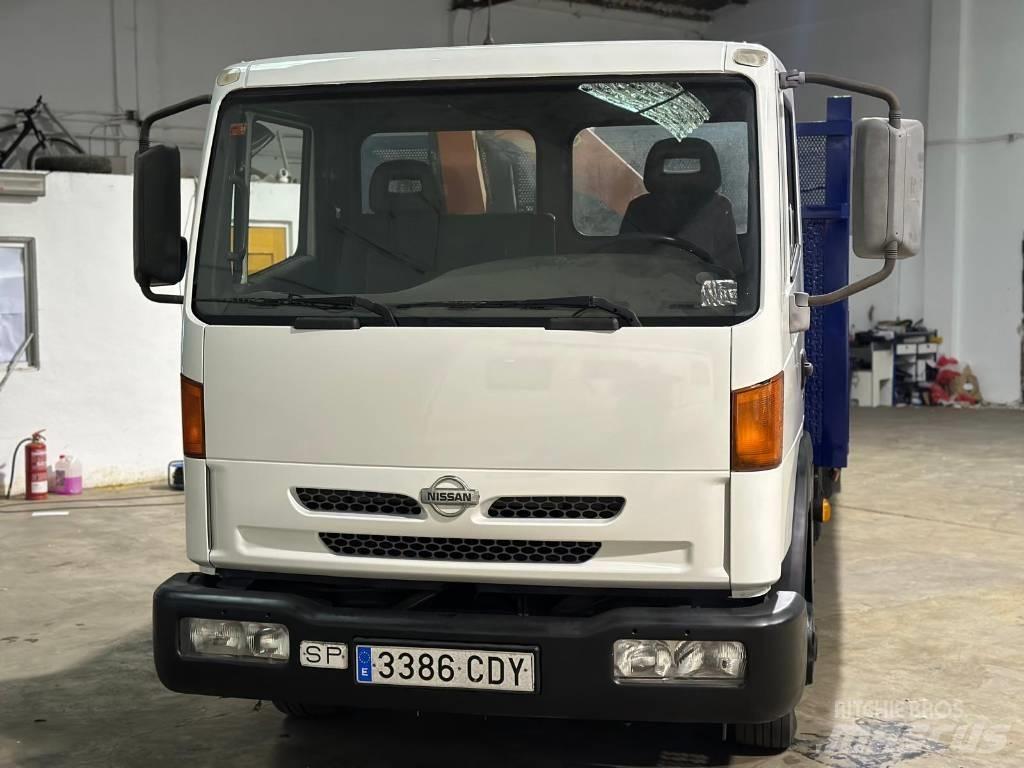 Nissan ATLEON 140 Camiões estrado/caixa aberta