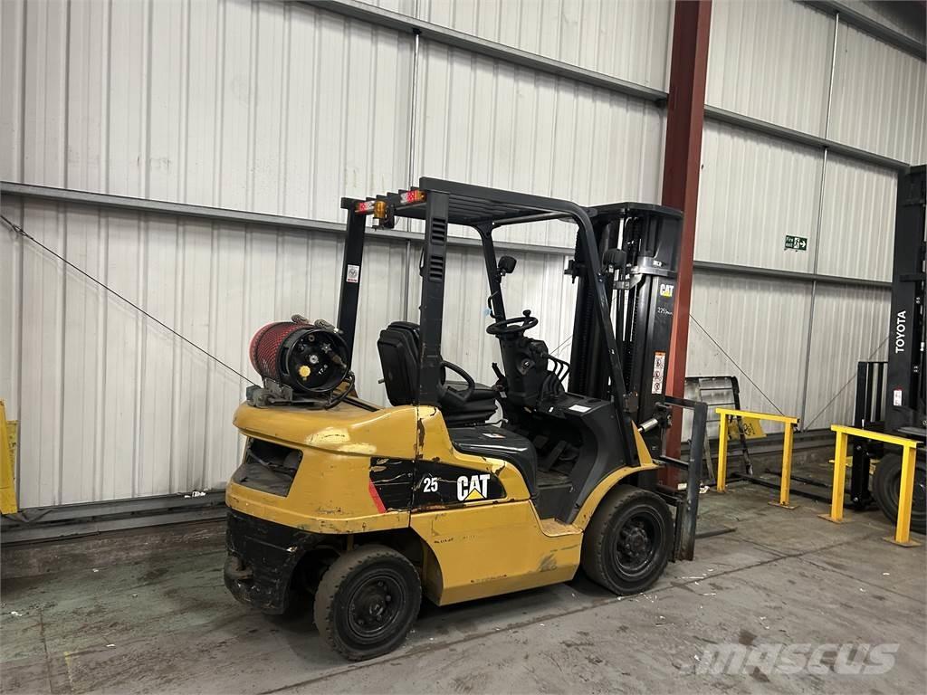 CAT GP25NT Empilhadores a gás