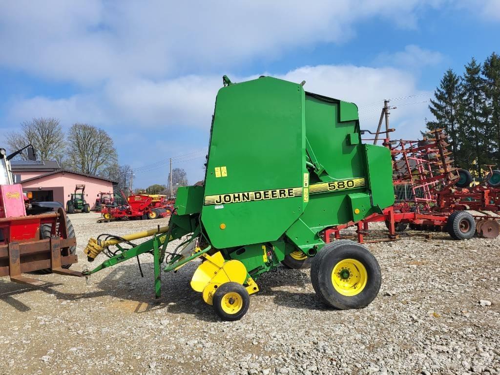 John Deere 580 Enfardadeira de rolos