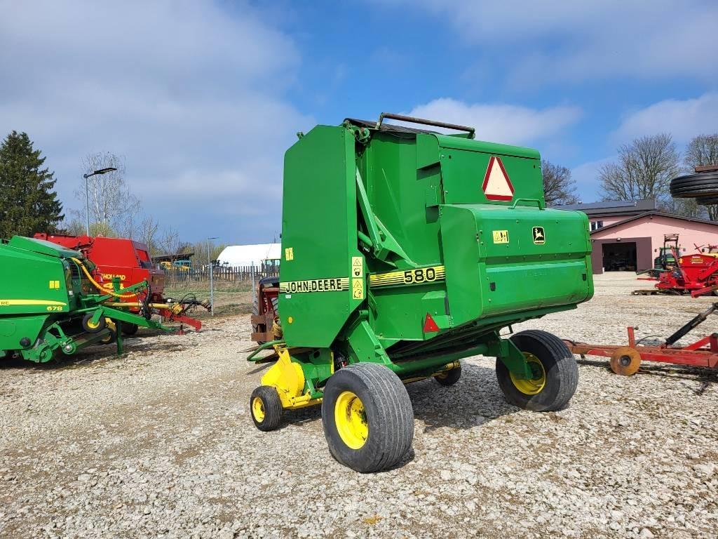 John Deere 580 Enfardadeira de rolos