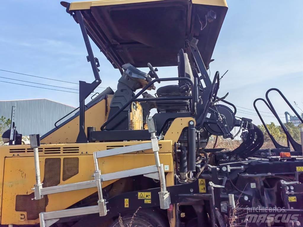 CAT AP655F Espalhadoras de asfalto