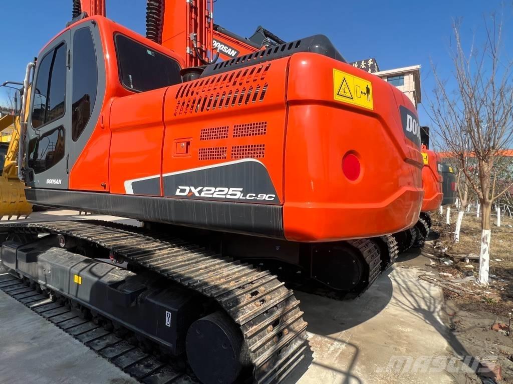 Doosan DX 225 Escavadeiras de esteiras