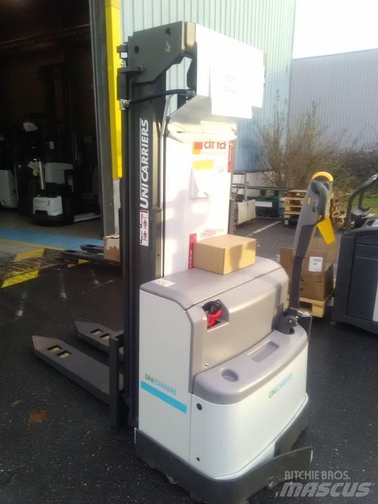 UniCarriers PSH200 Empilhador para operador externo