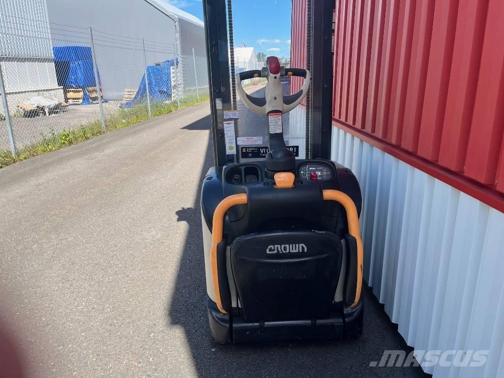 Crown ET4000-1.2 Empilhador para operador externo