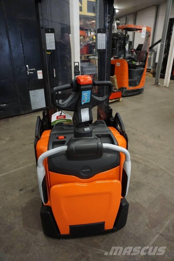 Toyota SPE120L Empilhador para operador externo