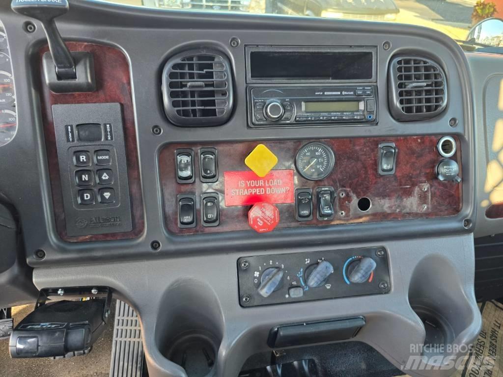 Freightliner M2 106 Camiões estrado/caixa aberta