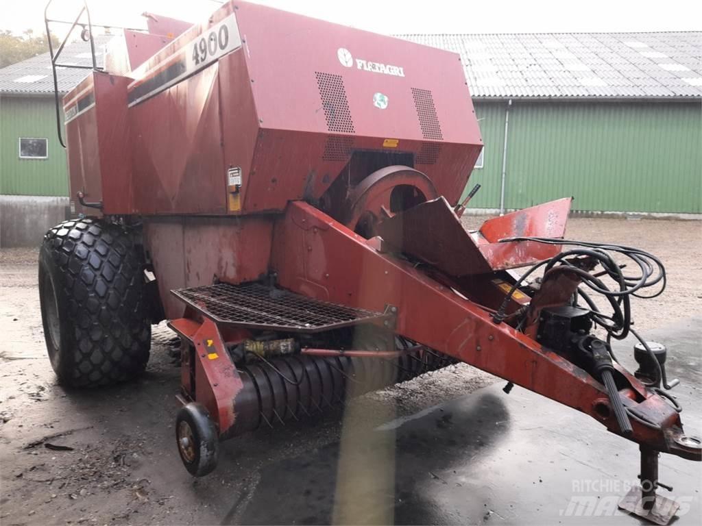 Hesston 4900 Tratores Agrícolas usados