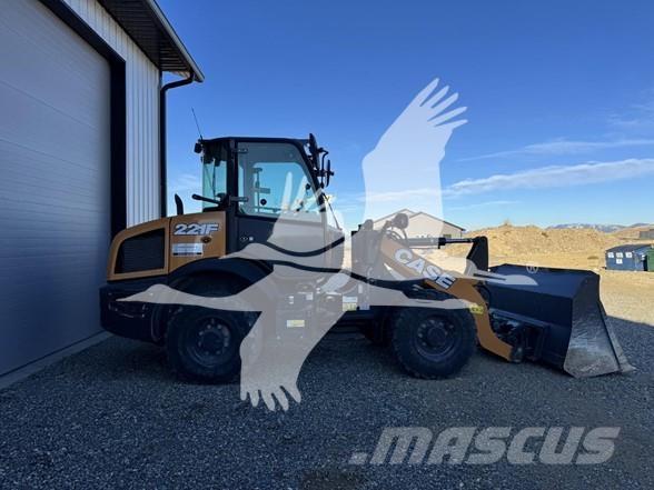 CASE 221F Carregadeiras de rodas