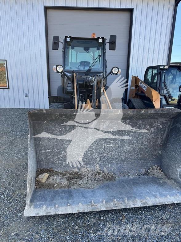 CASE 221F Carregadeiras de rodas