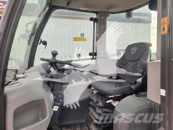 CASE 221F Carregadeiras de rodas