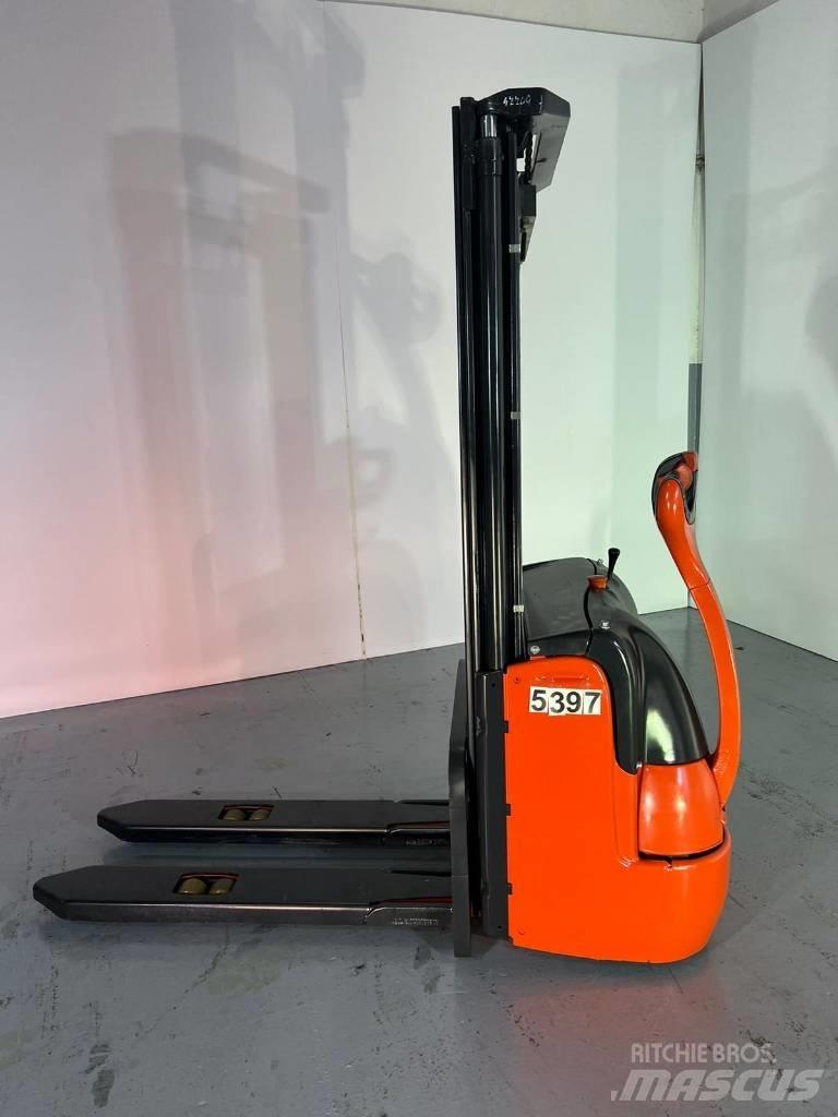 Linde L10 Empilhador para operador externo