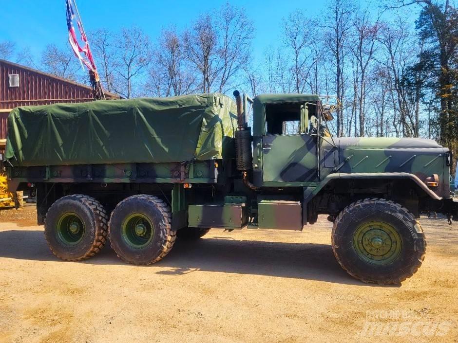 BMY M925A2 Caminhões de caixa fechada